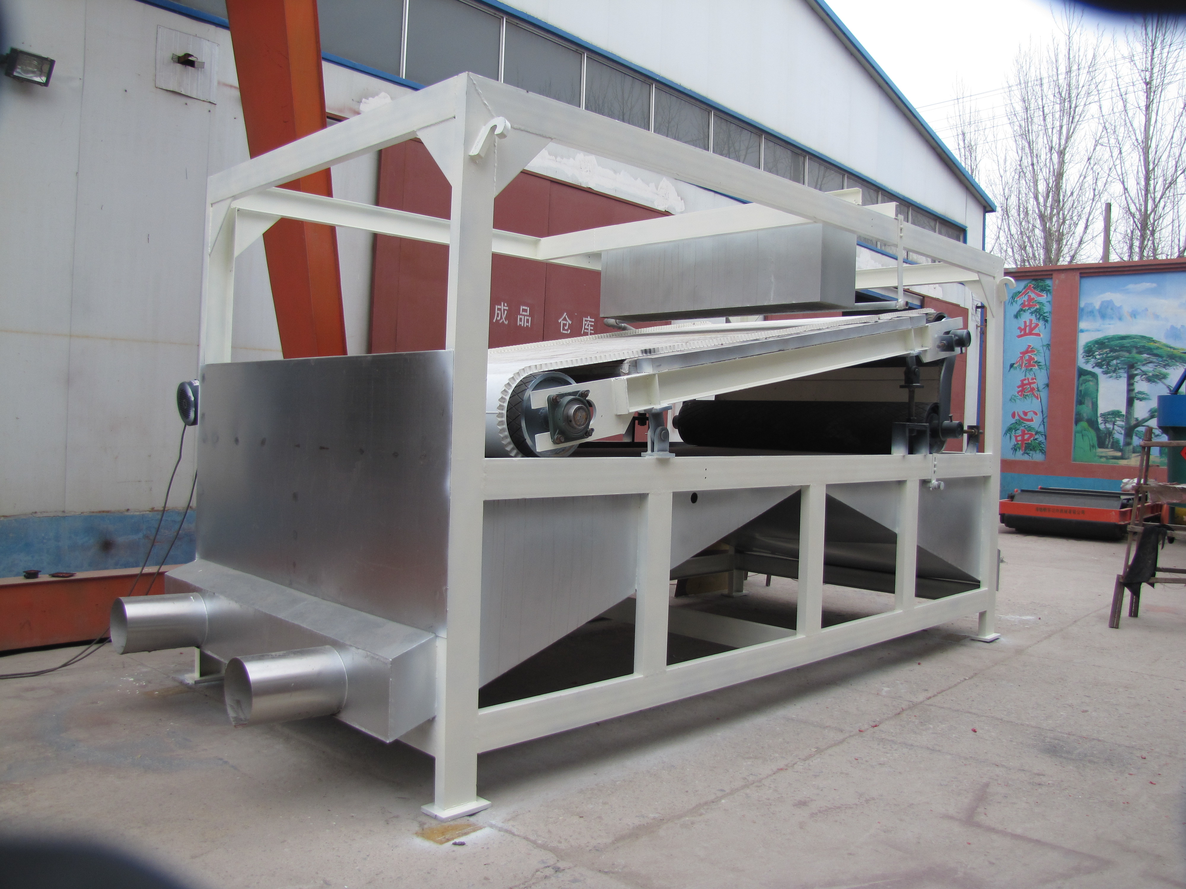 鐵礦尾礦磁選機(jī) 鐵礦尾礦磁選機(jī)